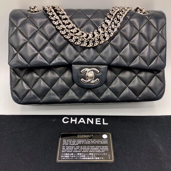 CHANEL Classic Medium Double Flap Navy Lambskin - Picture 2 of 8